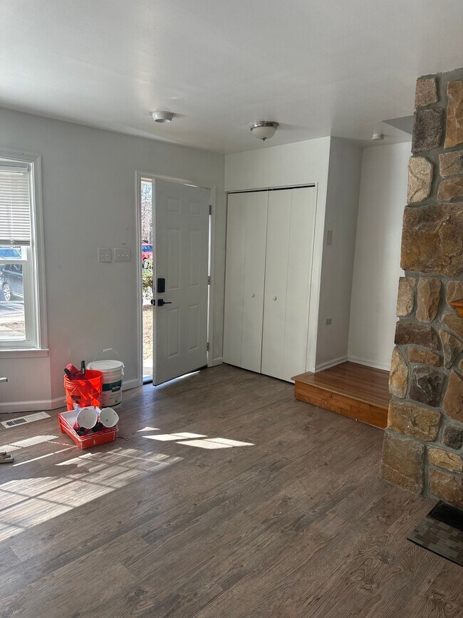 Foto del edificio - 6913 Woodstream Ln