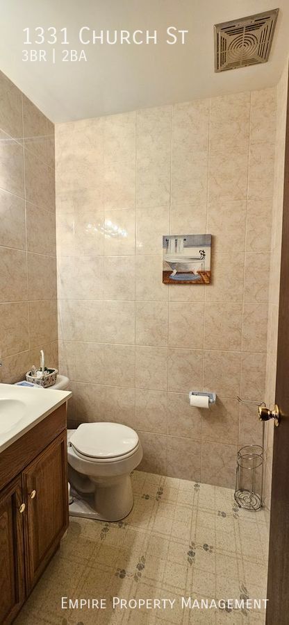 Building Photo - 3 Bedroom/1.5 Bathroom Town House in Fount...