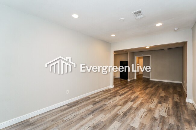 Building Photo - 2805 Walker St