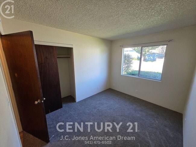 Building Photo - DR150.01