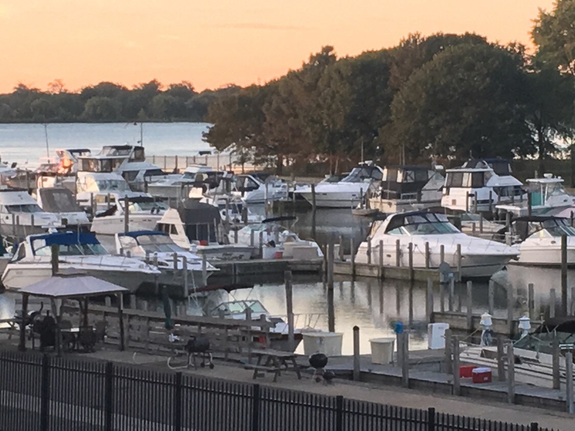 Marina View - 8900 E Jefferson Ave