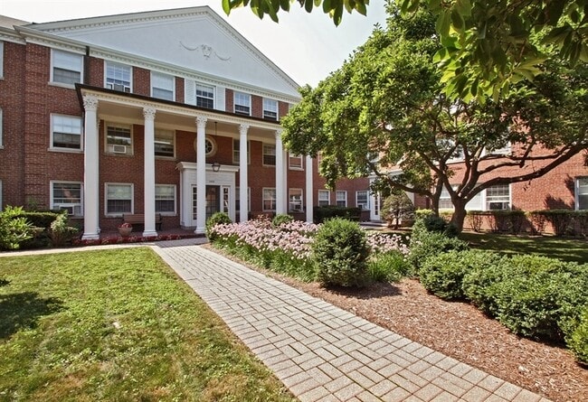 Building Photo - 1406 Hinman Ave