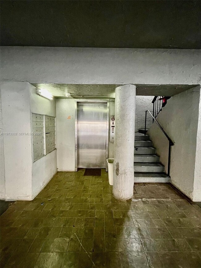 Building Photo - 1035 W 77th St