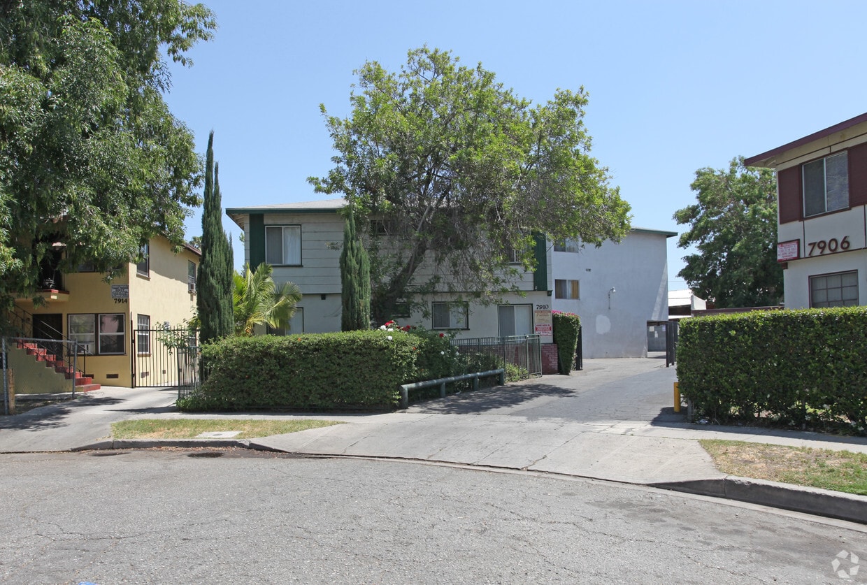 Foto del edificio - 7910 Brimfield Ave