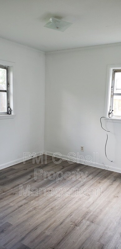 Building Photo - 10612 Chemstrand Rd