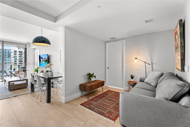 Foto del edificio - 121 NE 34th St