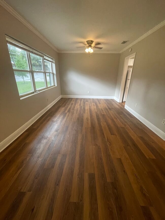 Livingroom - 124 W 4th Ave