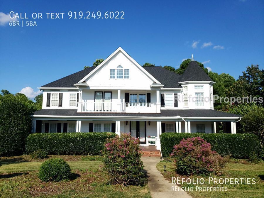 Primary Photo - Stunning 6 Bedroom Home w/ Private Backyar...