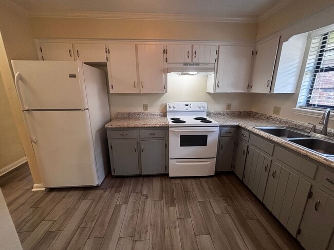 Building Photo - 2 Bedroom 2 Bathroom NOW Available!!