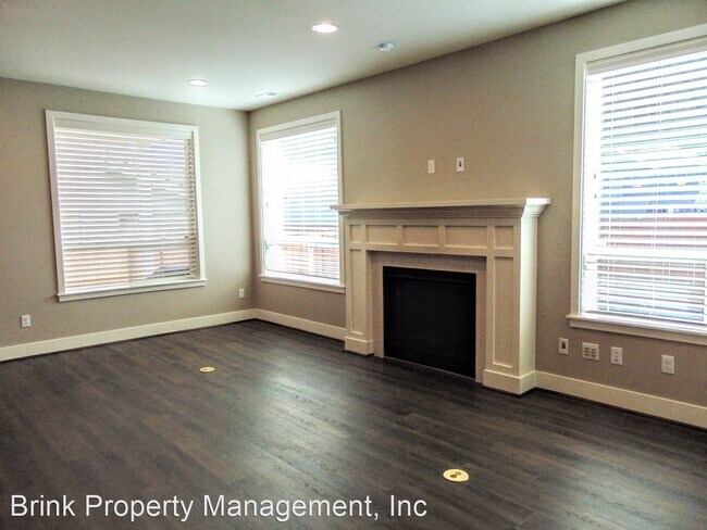 Foto del edificio - 4 br, 3 bath House - 14 175th Place SW