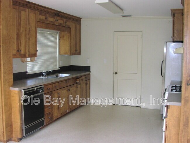 Foto del edificio - 45 Hathaway Rd W