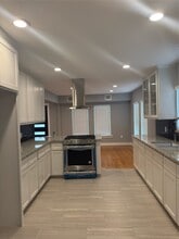 Building Photo - 515 Caplin St