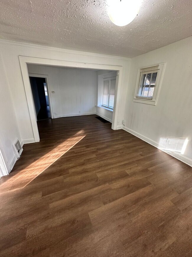 Foto del edificio - 3 bedroom 1 bath