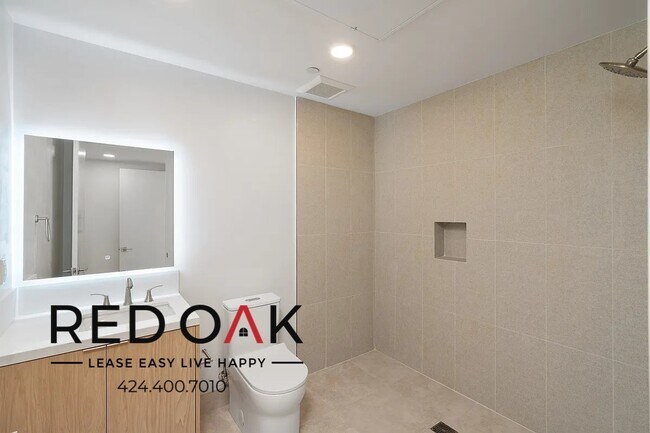 Foto del edificio - Incredible, Spacious Two Bedroom with Cent...