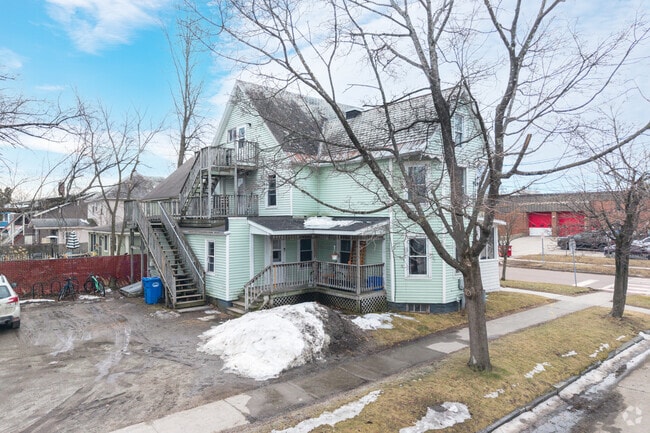 Photo - 56 Drew St Apartments