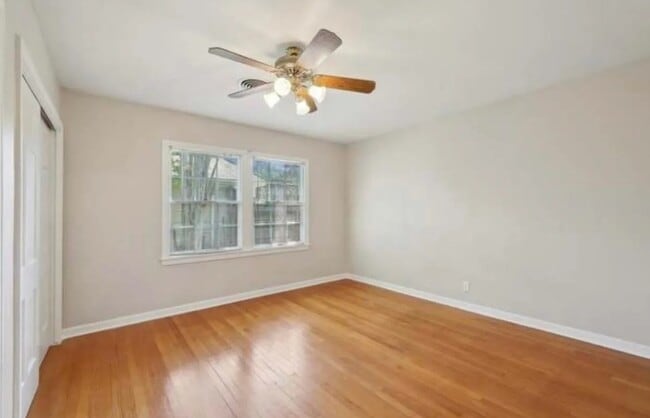 Foto del edificio - 1235 Elaine Dr