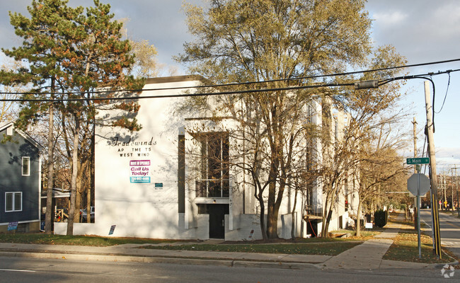 Building Photo - Tradewinds Apartments