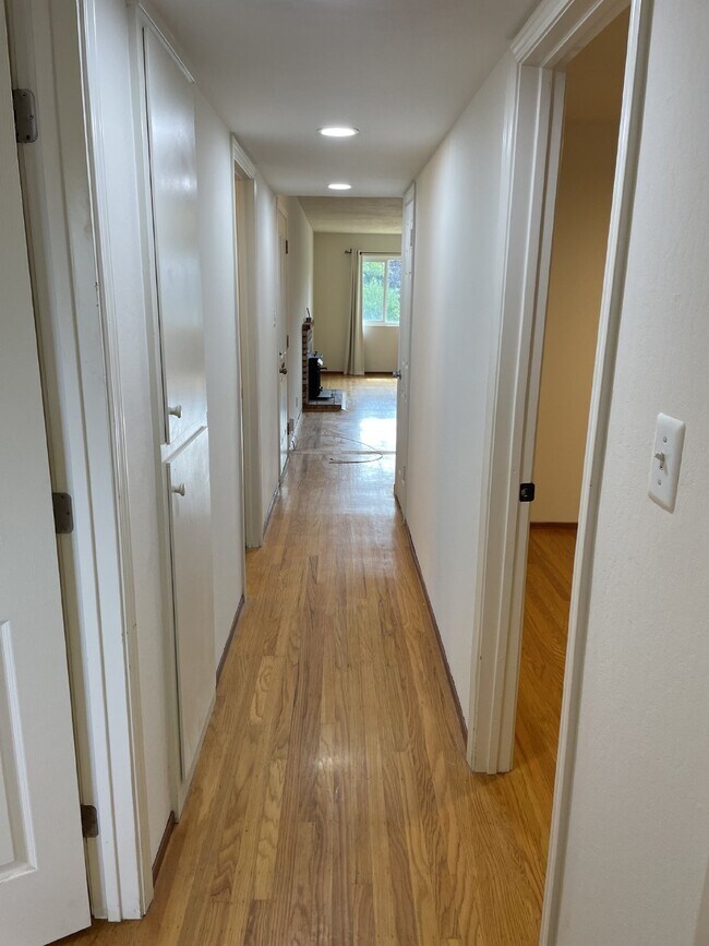 Foto del edificio - 1301 Brookview Dr