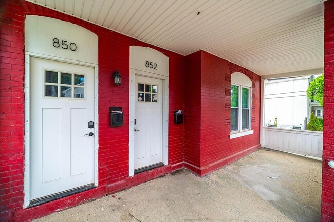 Building Photo - 850 Wilson Ave