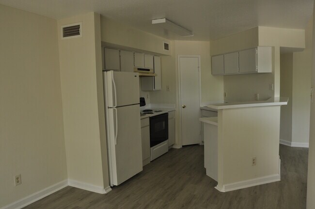 Foto del edificio - 7200 W T C Jester Blvd