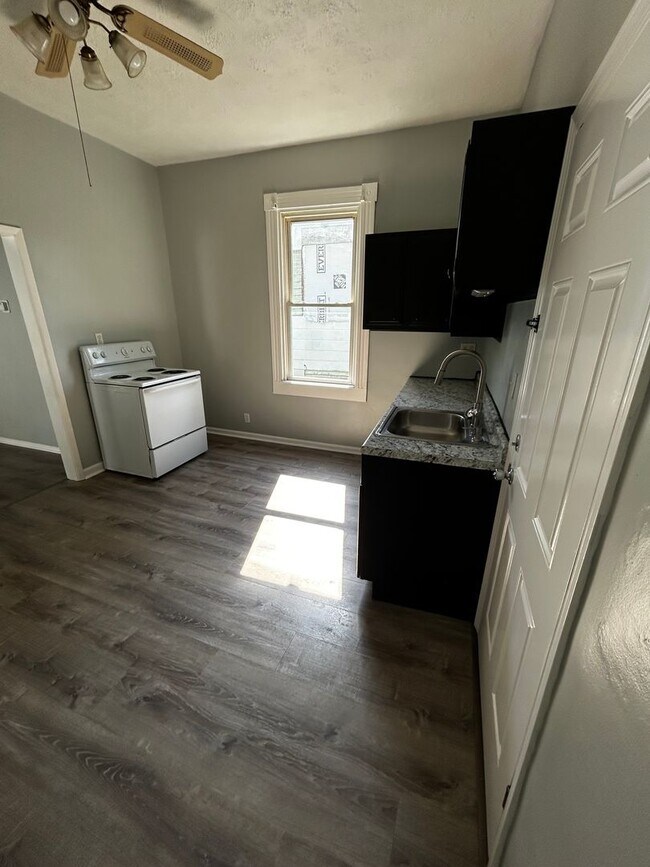 Foto del edificio - Beautiful Newly Renovated Home 3 BEDROOM 1 BATH, FENCED YARD, Bonus Space