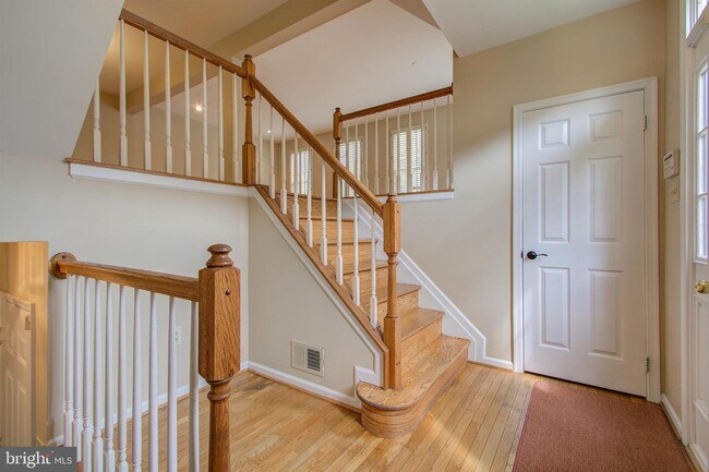 Building Photo - 5443 Whitley Park Terrace