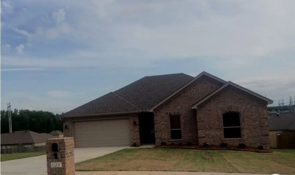 Primary Photo - 327 Austin Creek Dr