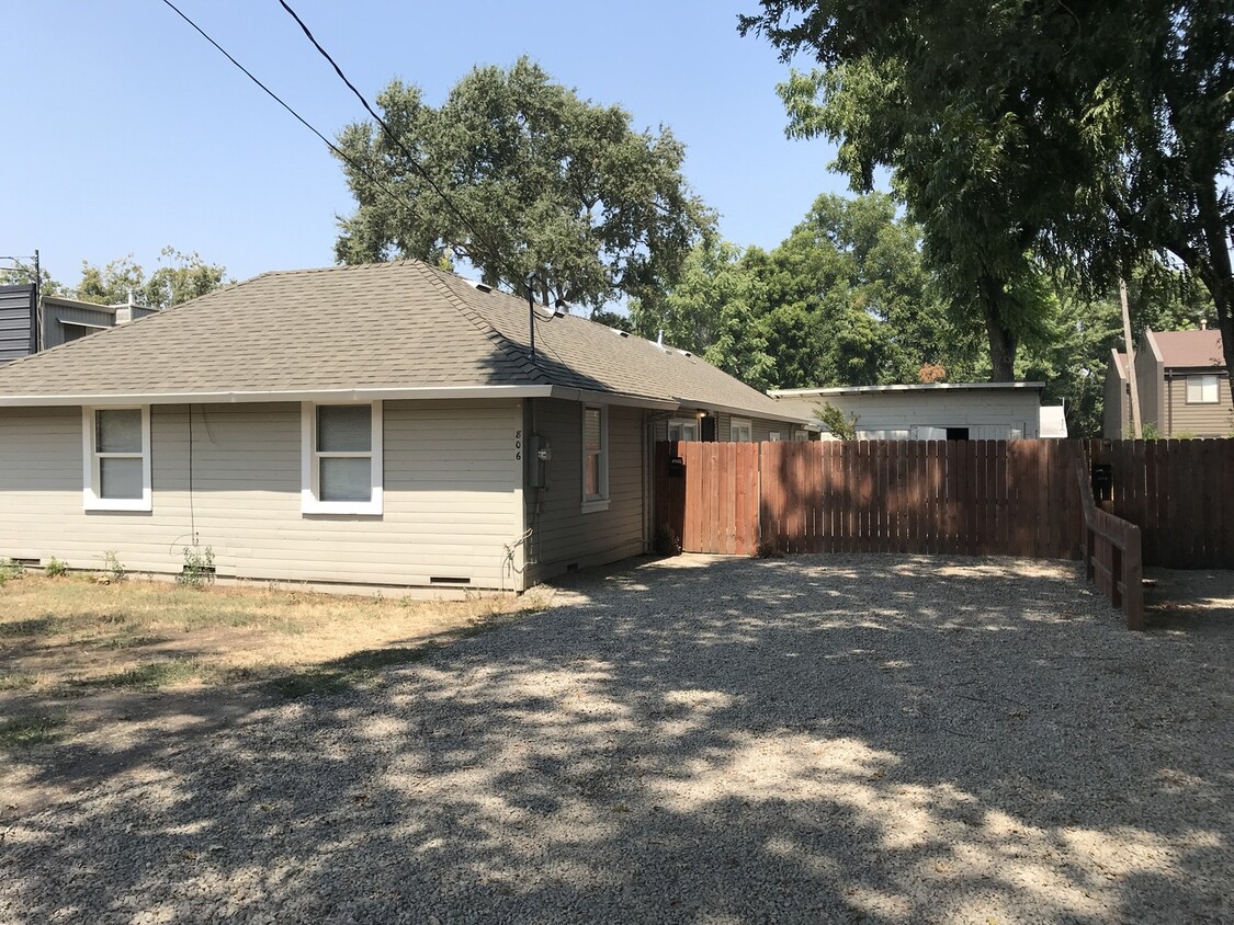 Primary Photo - 4 bedroom 2 bath next to Chico State. Watc...