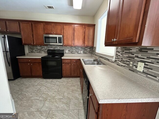 Foto del edificio - 2260 Oakland Downs Way