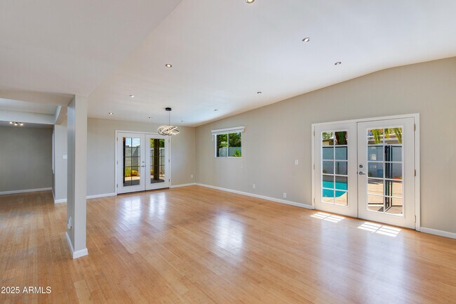 Foto del edificio - 3707 E Laurel Ln