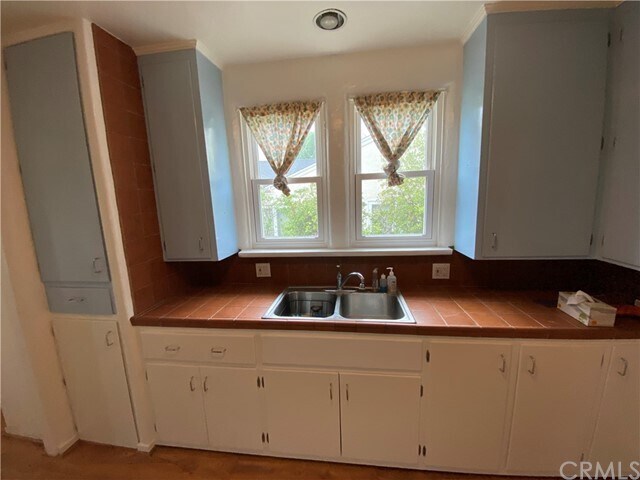 Foto del edificio - 706 S Buena Vista St