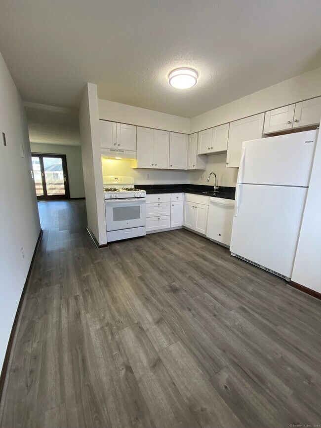Building Photo - 104 Seaside Ave