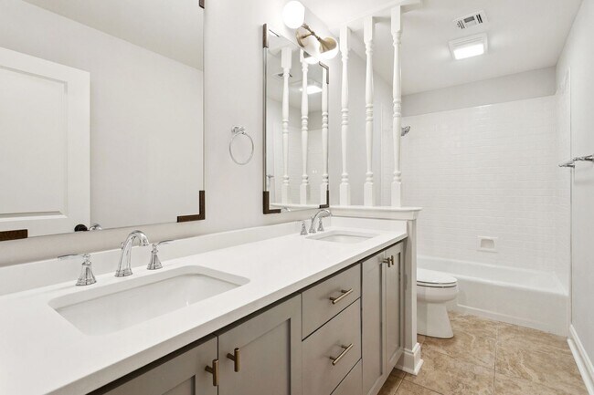Foto del edificio - 406 Trinity Ln