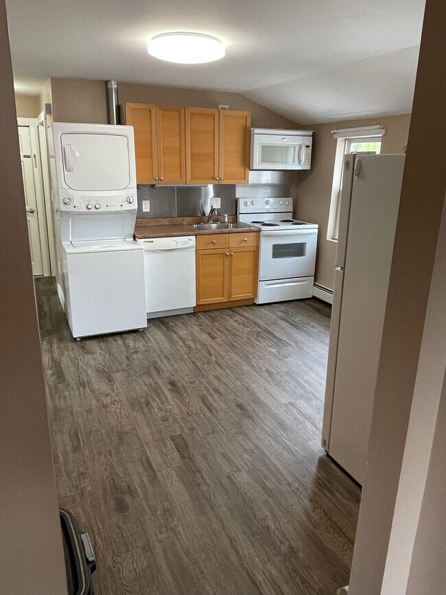 Kitchen - 62 Saunders St