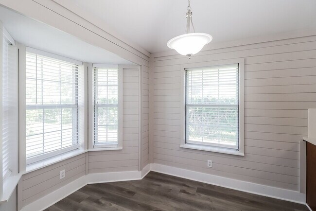 Foto del edificio - 601 E 6th St