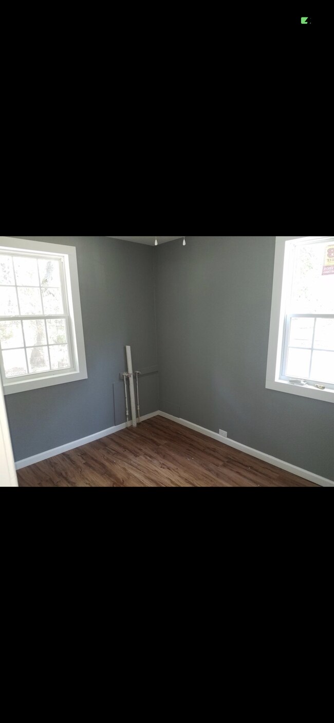 Building Photo - 1346 Summers St