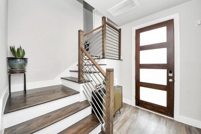 Foto del edificio - 1743 Cove Cres Ct