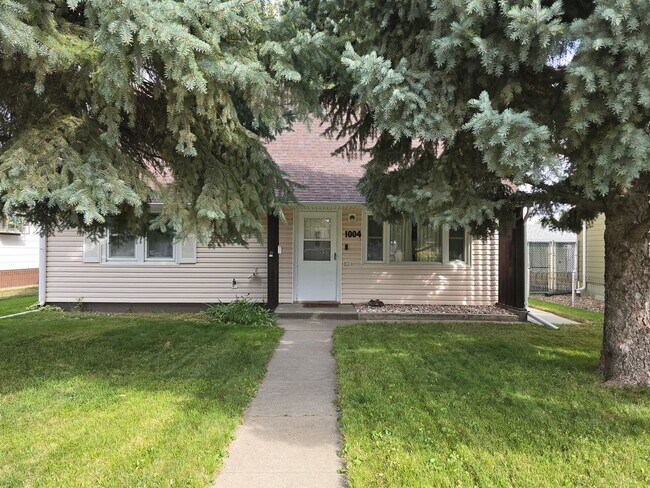 Foto del edificio - 4 bed, 1 bath House with 1 car garage