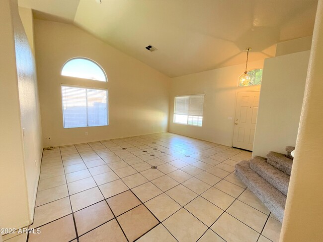 Foto del edificio - 1691 E Park Ave