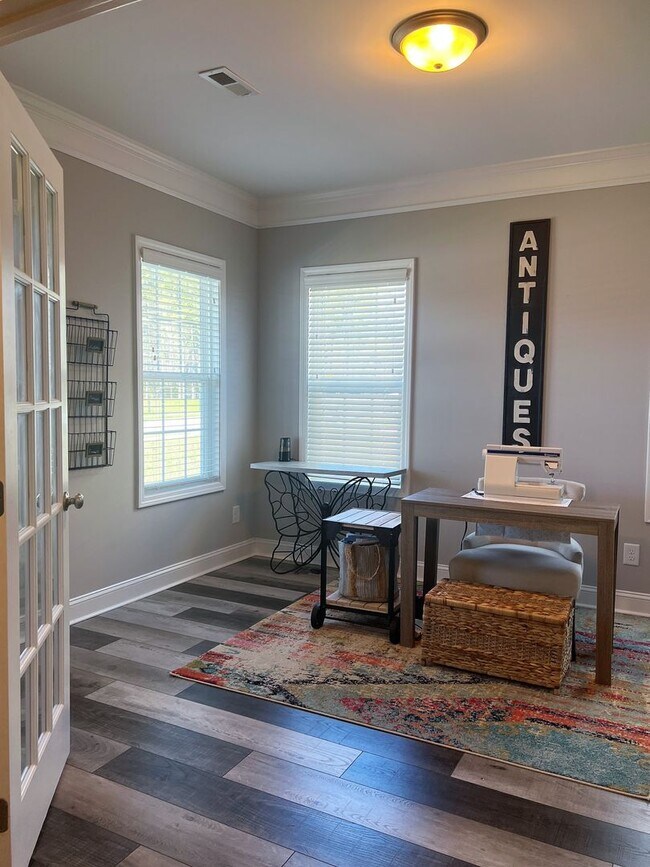 Foto del edificio - Stunning 5 Bedroom Home in Jack Britt dist...