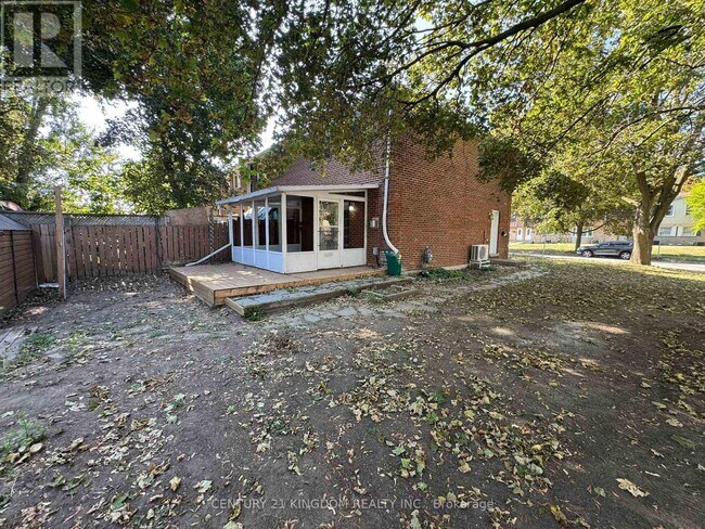Photo du bâtiment - 137 Jansen Ave