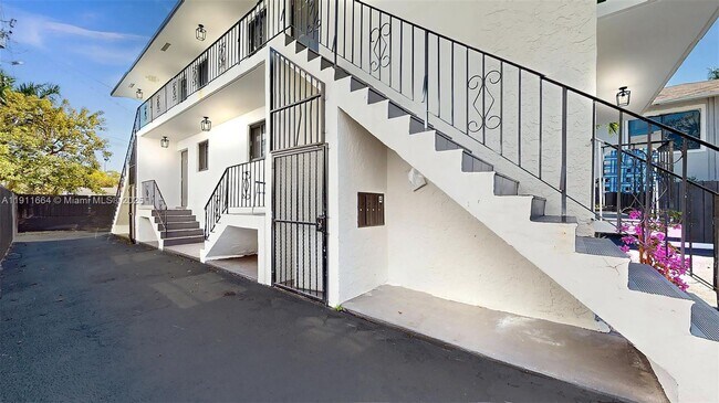 Foto del edificio - 329 SW 9th Ave