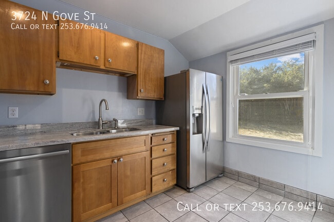 Building Photo - 3724 N Gove St
