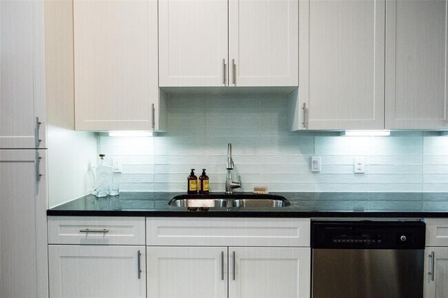Foto del edificio - 7606 Inwood Rd