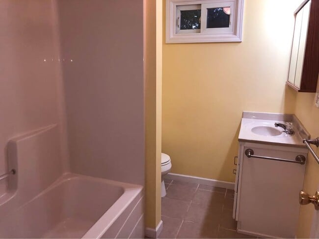 bathroom - 114 S Euclid Ave
