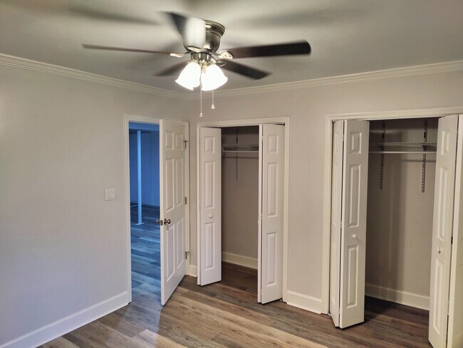 Foto del edificio - 715 Twin Brooks Ct SE