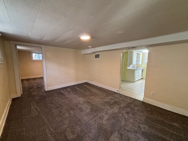 Building Photo - 442 N 10th Ave