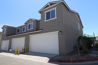 Building Photo - 5886 Grand Row Wy