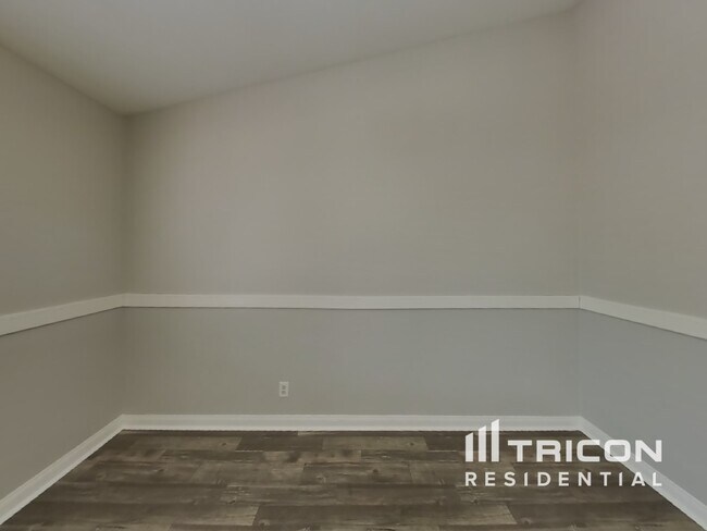 Building Photo - 5813 Blush Ave
