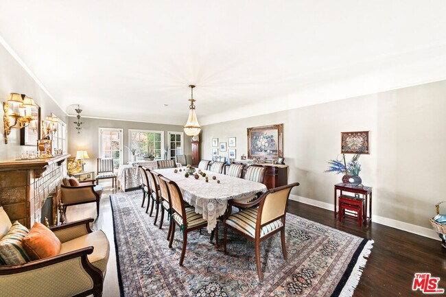 Foto del edificio - 401 N McCadden Pl